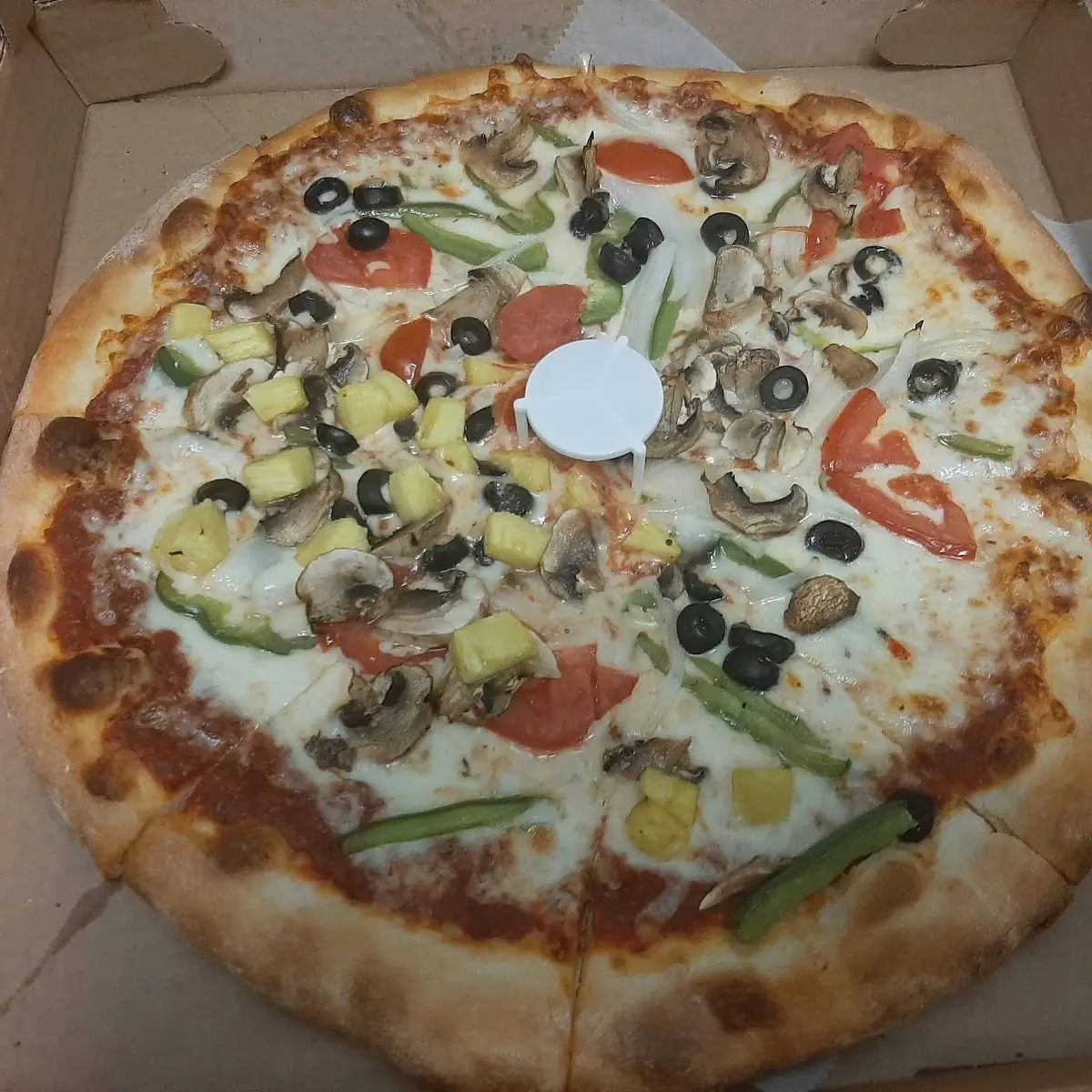 Veggie Pizza with Pineapple