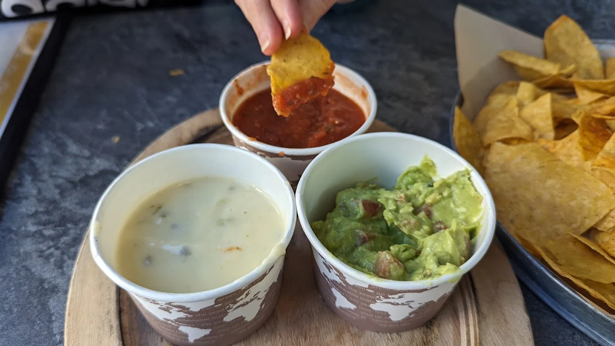 Chips & Queso