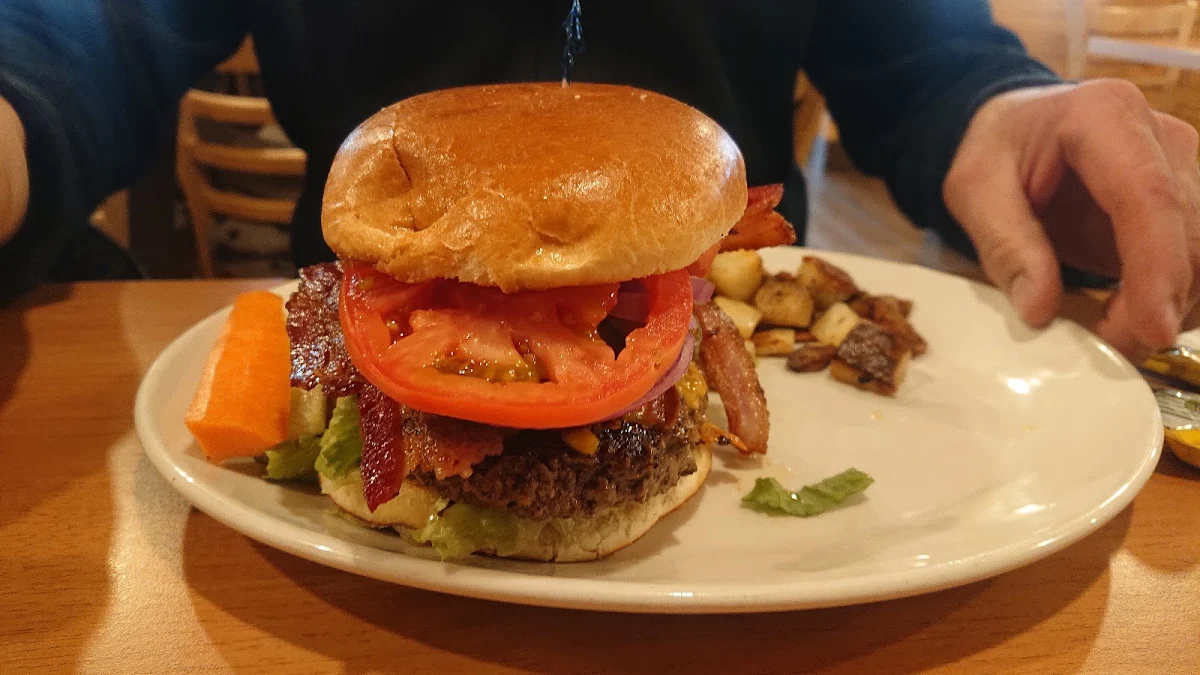 Canadian Burger, Sunset Grill
