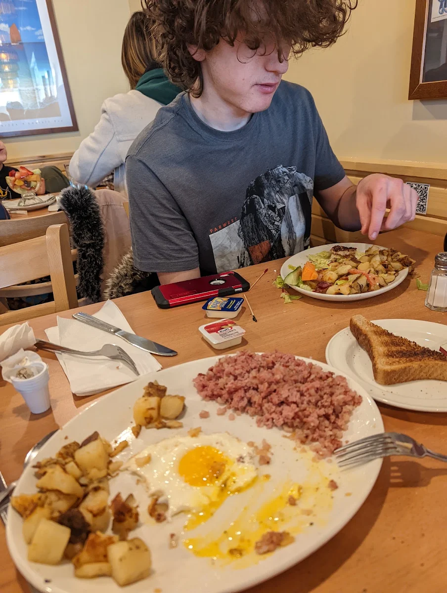 Three Eggs with Corned Beef Hash 8oz, Sunset Grill