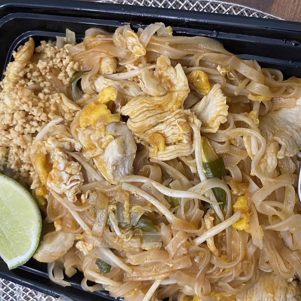 Chicken Pad Thai with Lime
