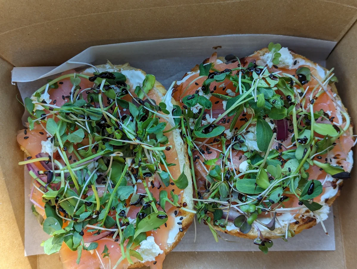 Smoked lox bagel