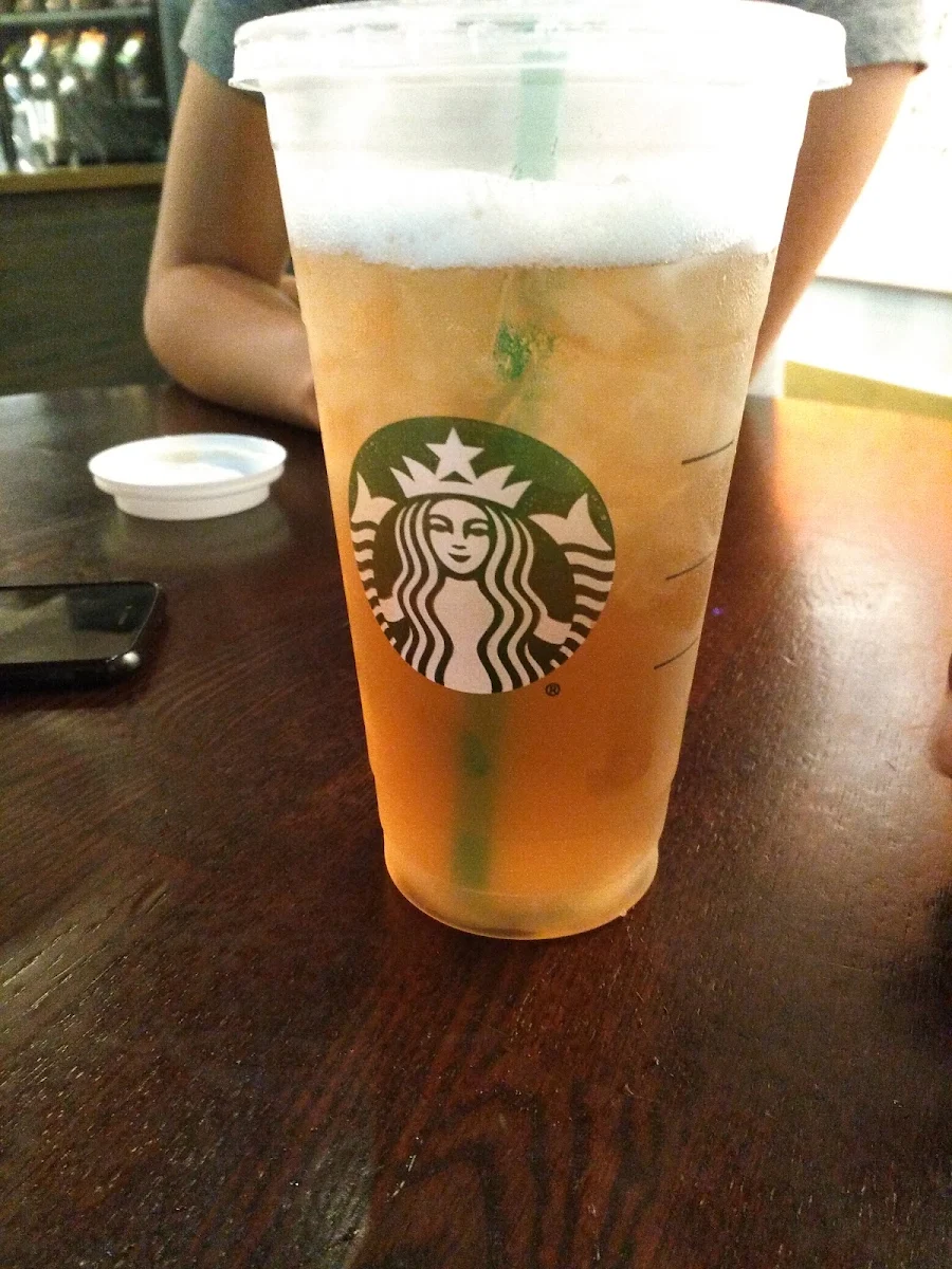 Iced Peach Green Tea Lemonade