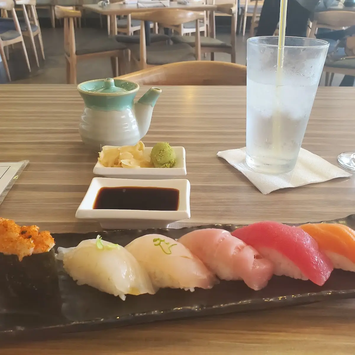 SUSHI SASHIMI COMBO