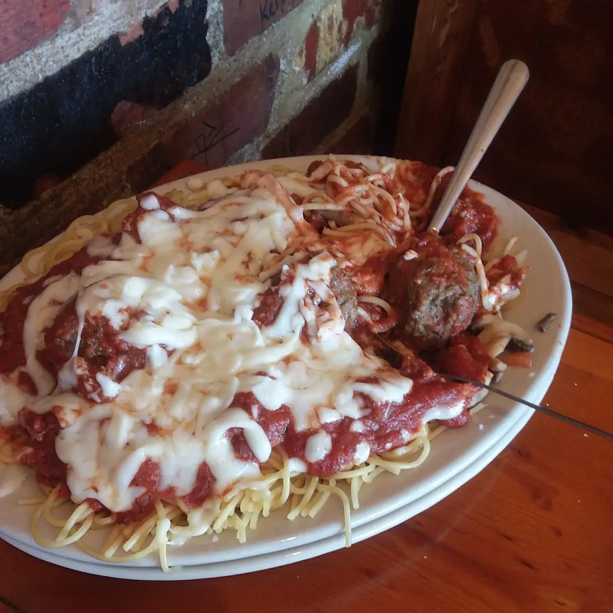 Spaghetti with Melted Mozzarella Cheese