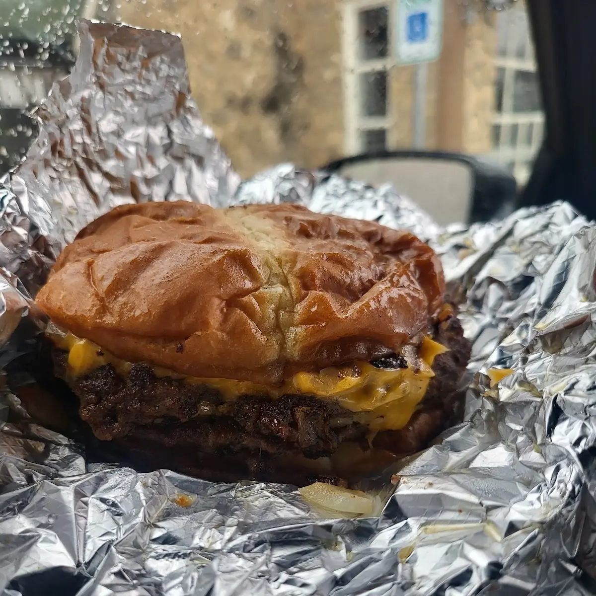 Cheeseburger with Grilled Onions