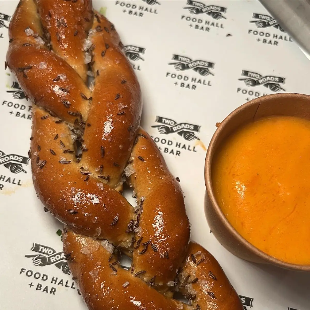 Pretzel w Beer Cheese