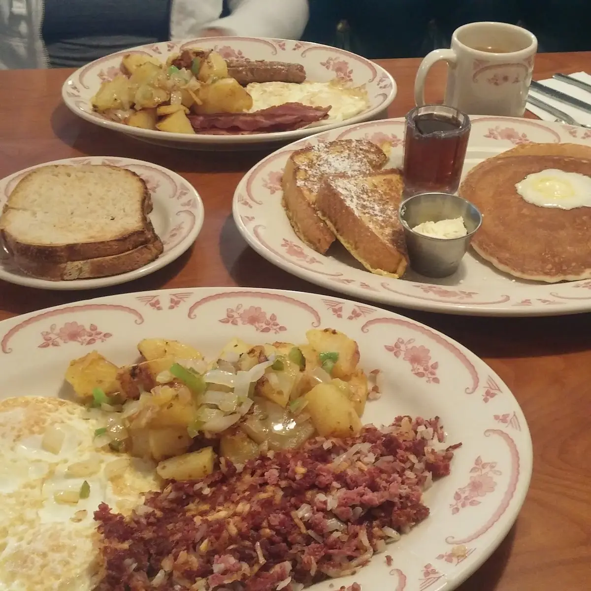 Eggs Benedict with Home Fries