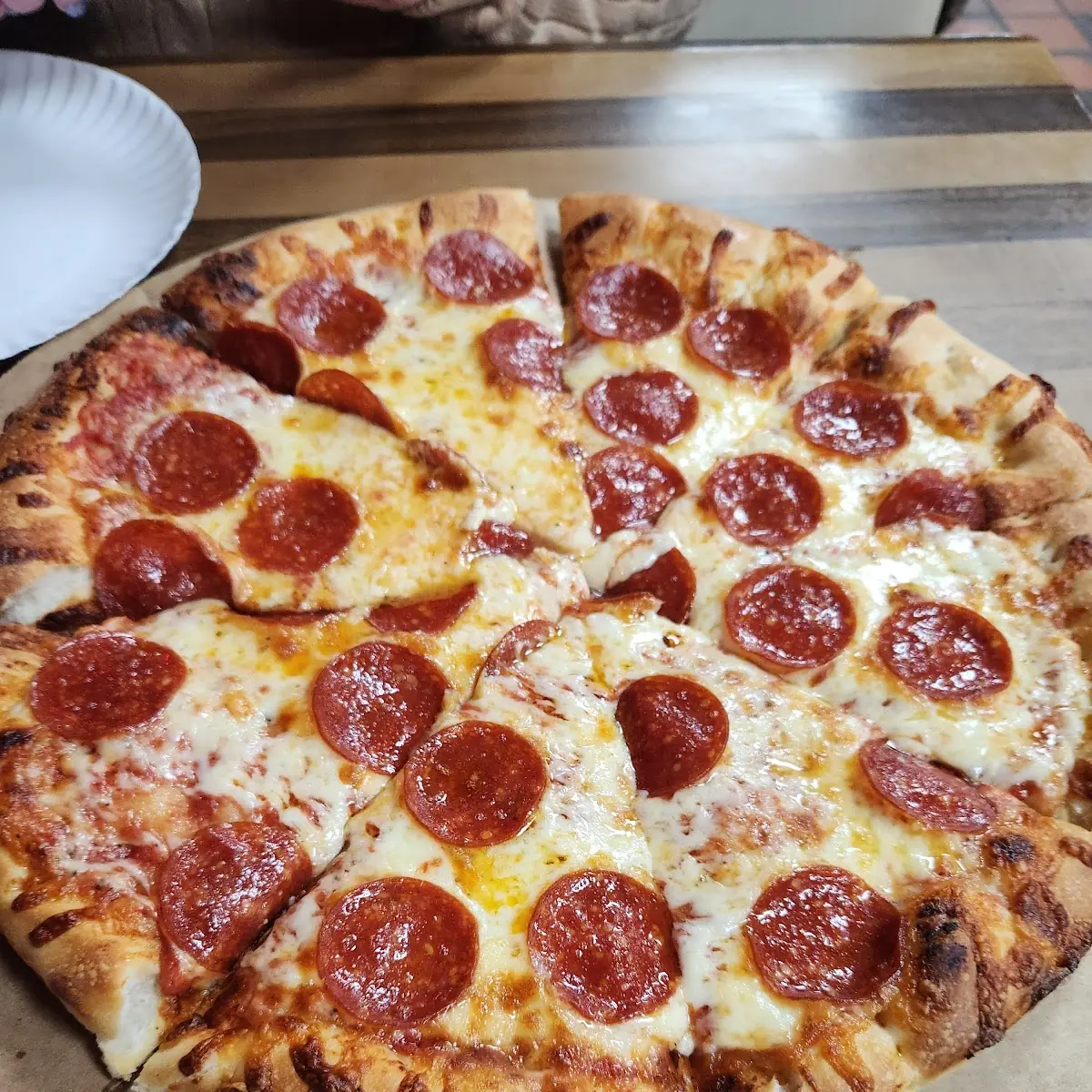 XL Cheese pizza +24 wings + 2 L soda