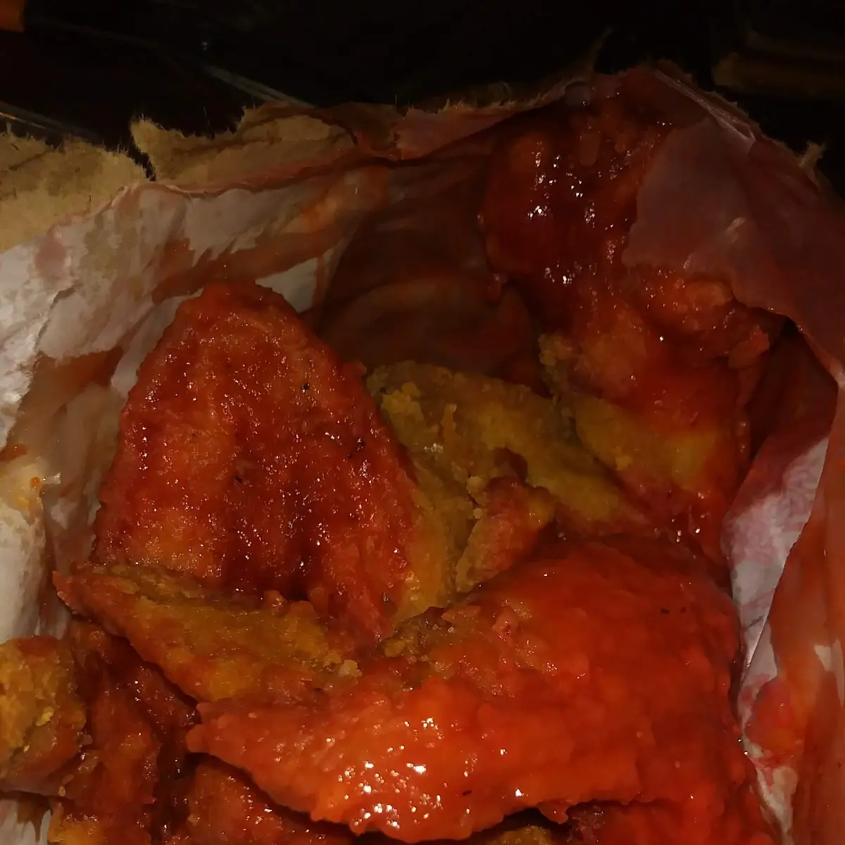 Chicken Wing with Hot Sauce & Ketchup