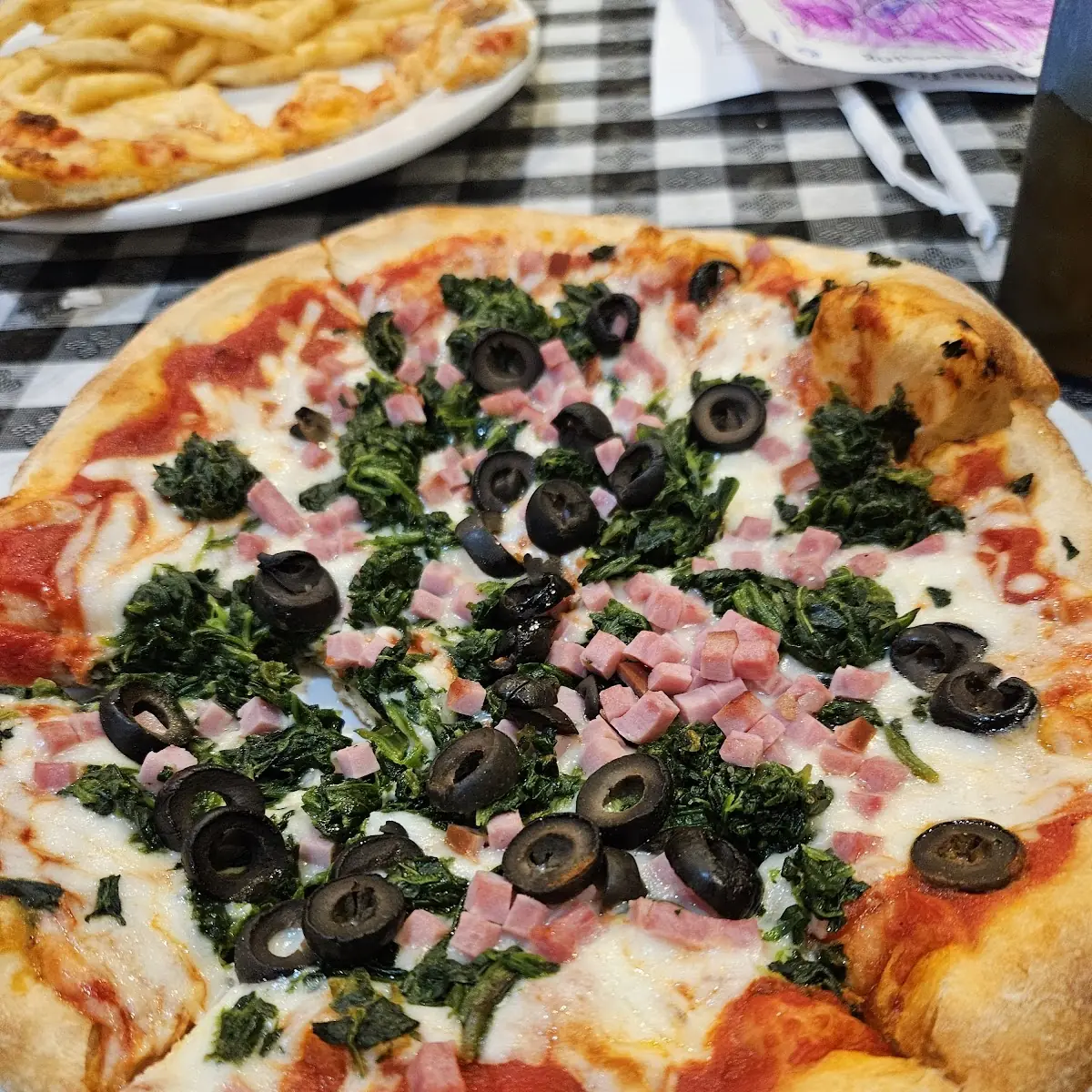 Spinach Han & Black Olive Pizza