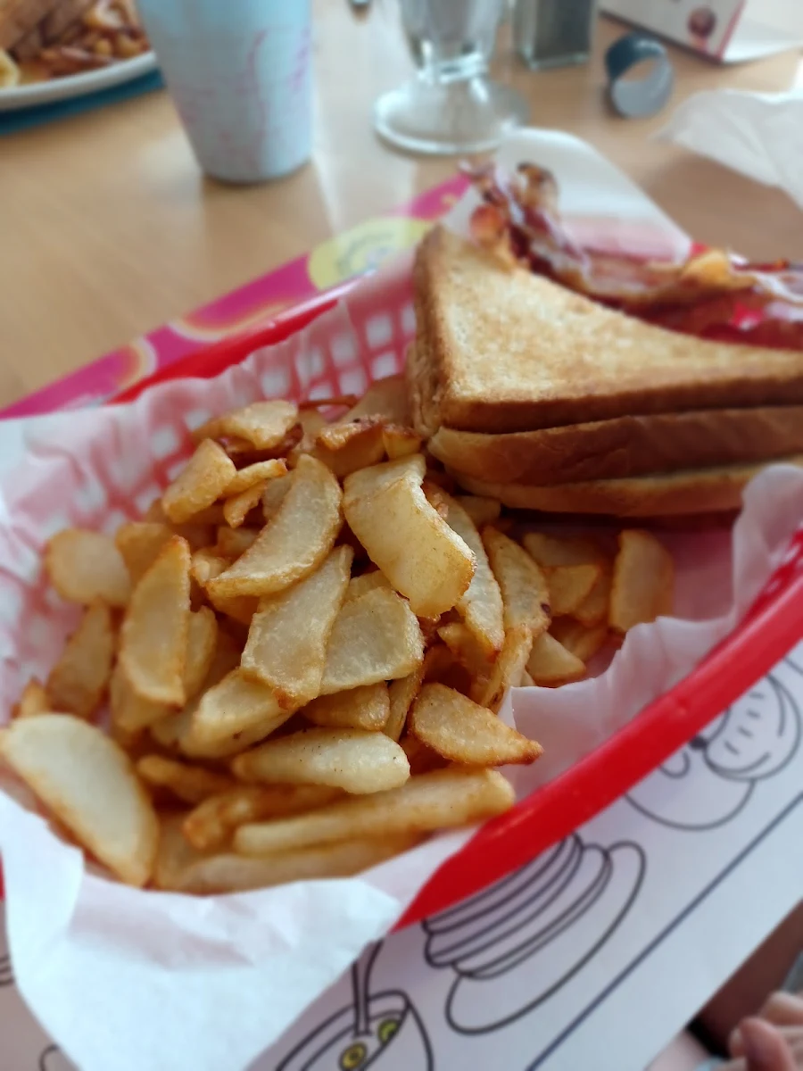 Mathis Dévore Son Grilled Cheese