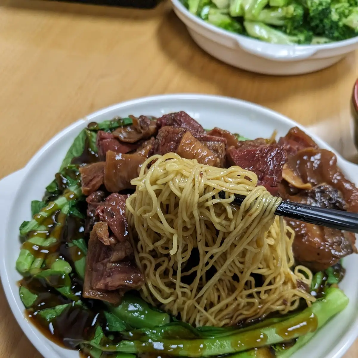 Beef Tendon Lo Mein