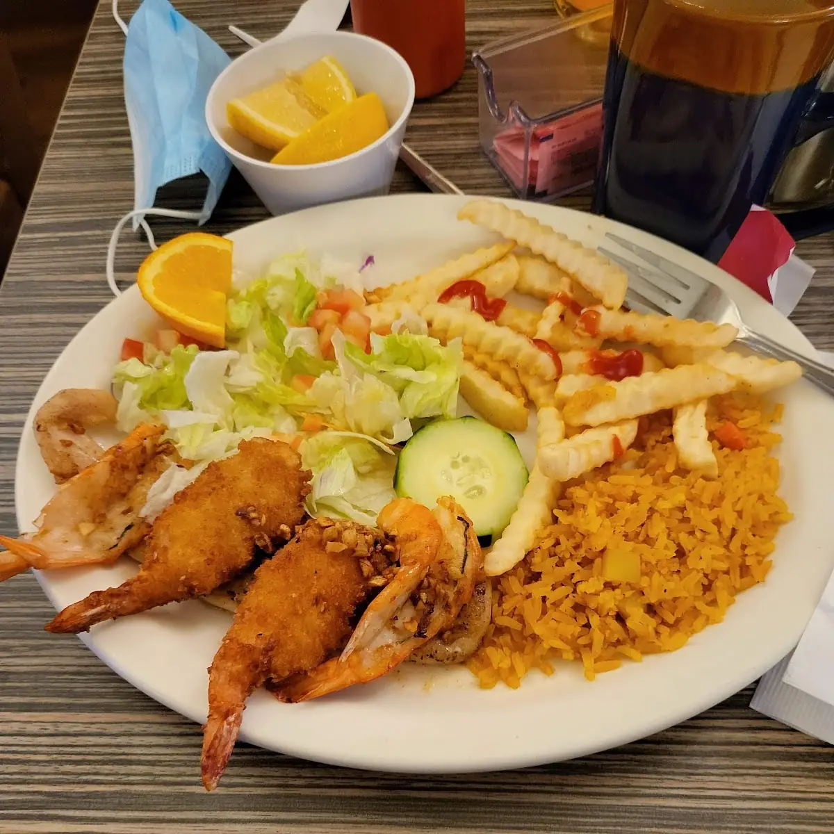 Tres Tipos de Camarón Y Filete de Pescado