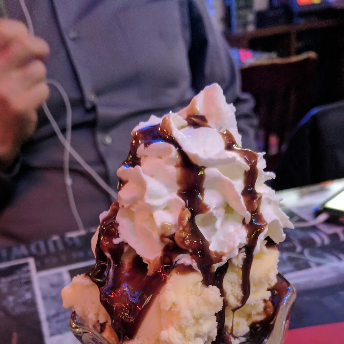 Small Chocolate or Vanilla Sundae