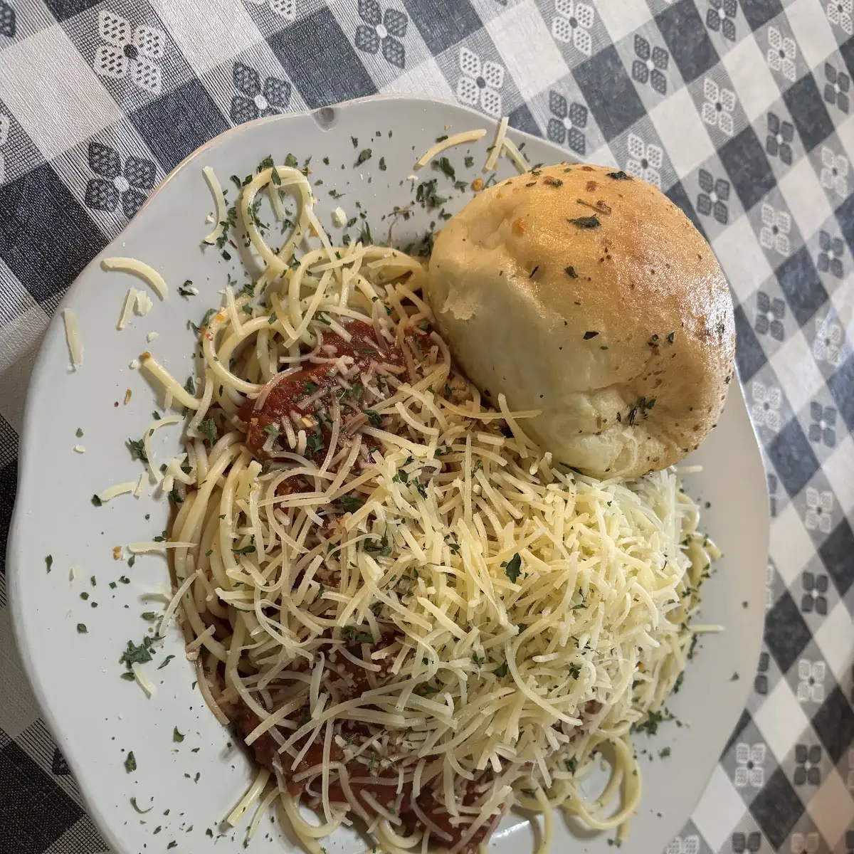 Spaghetti with Meatballs and Garlic Bread
