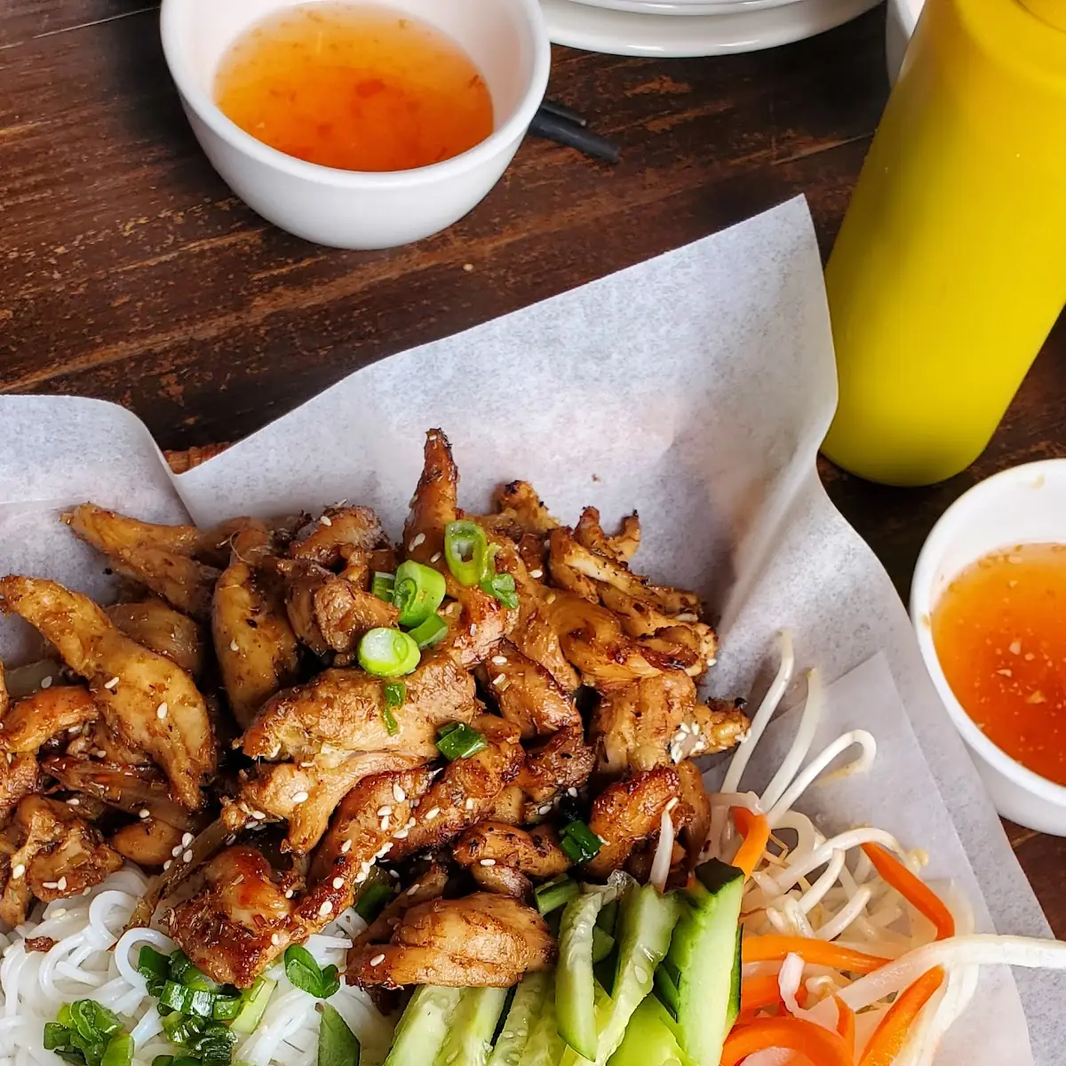 Grilled Chicken Platter GA Nuong Khay