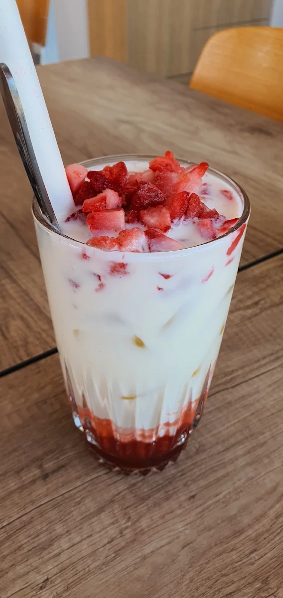 Strawberry Latte, Cafe Eighty2
