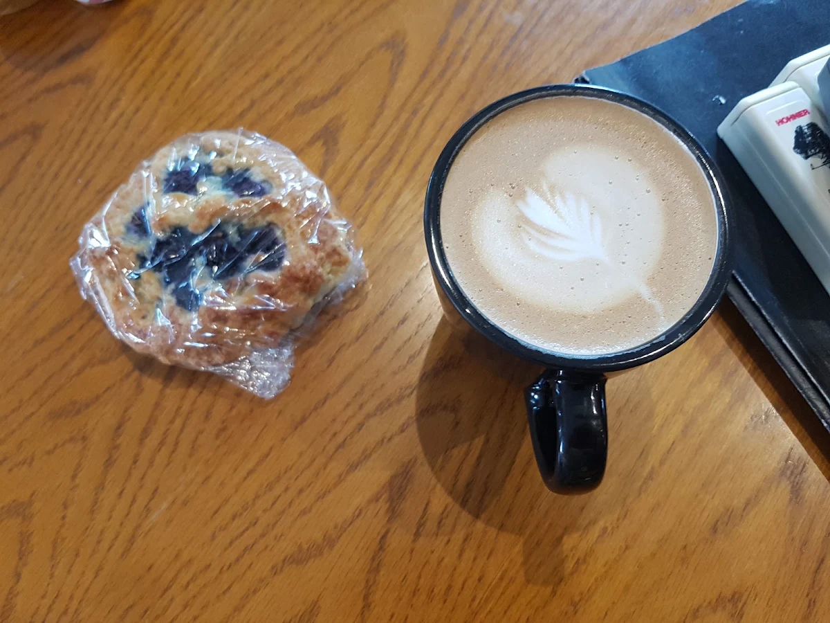 Latte & Scones, Colossi's Coffee House