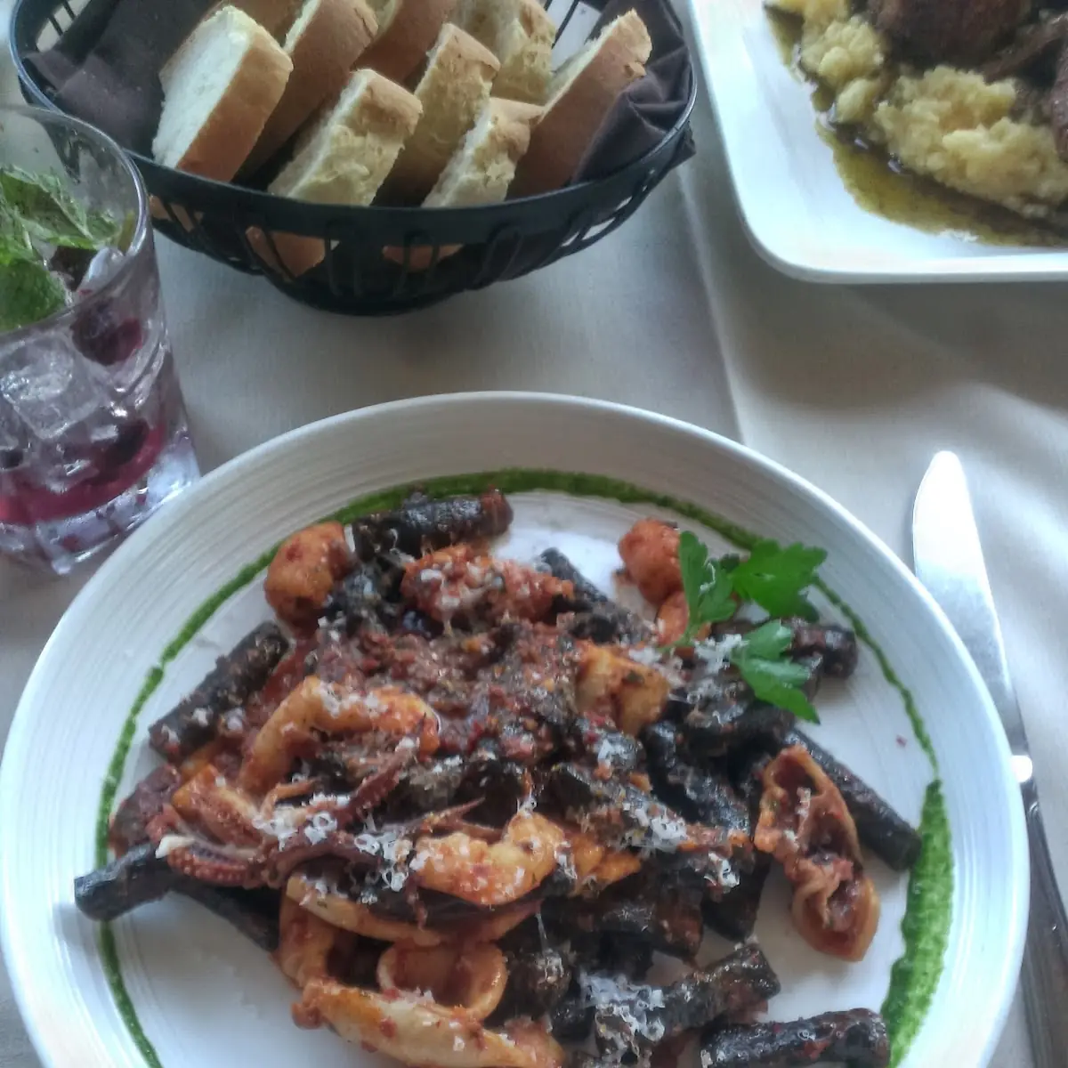 Pasta Nera Con Gamberoni Calamari E 'Nduja