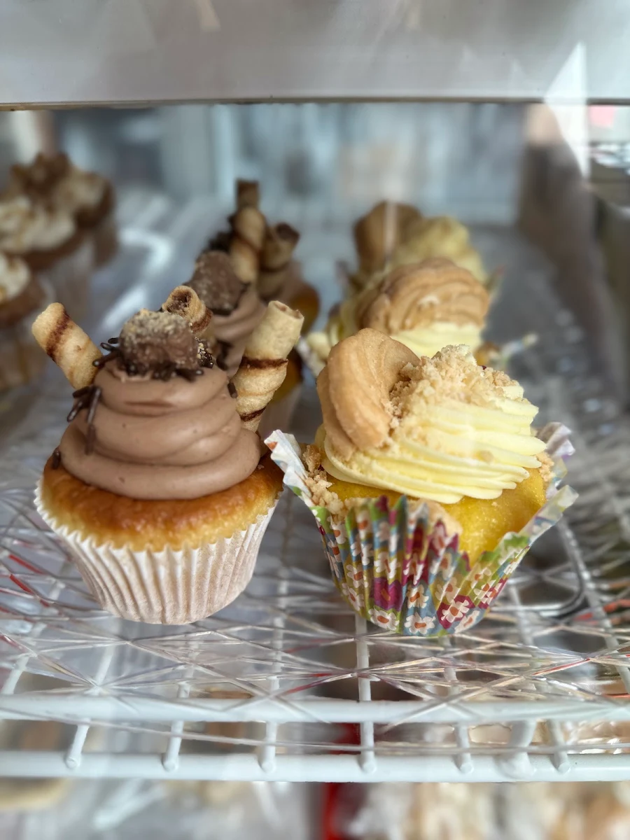 Lemon Cupcakes, South River Scoops 'N' More