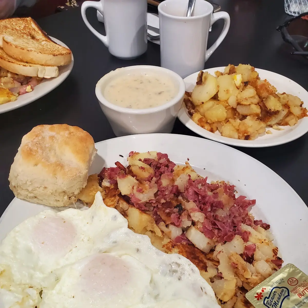 2 Eggs & Corned Beef Hash w Homefries