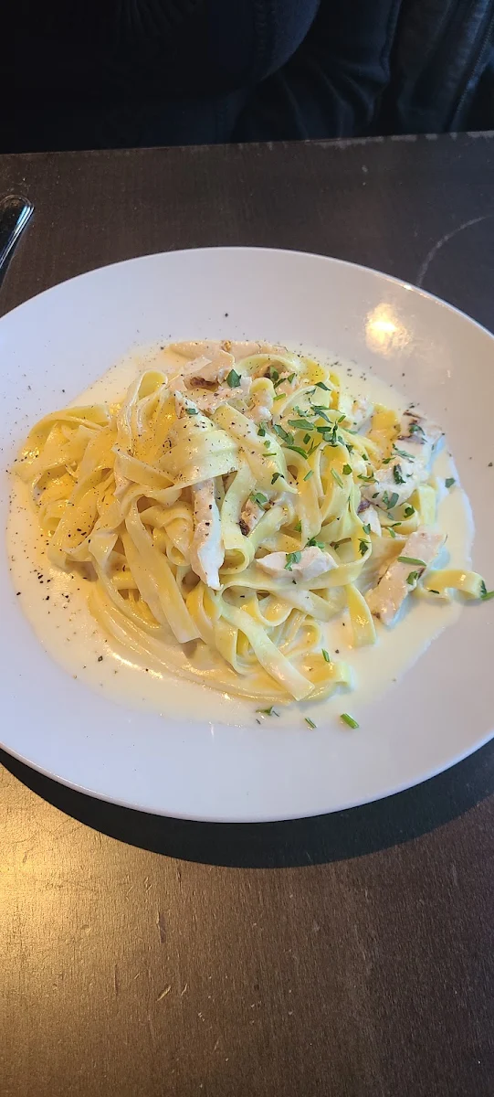 Fettuccine Alfredo with Chicken, Locanda