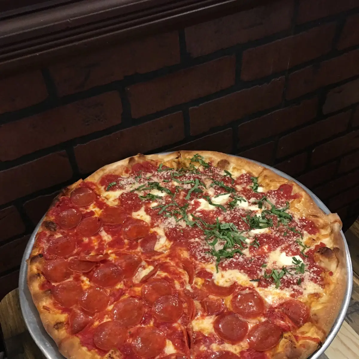Pizza Funghi Salami