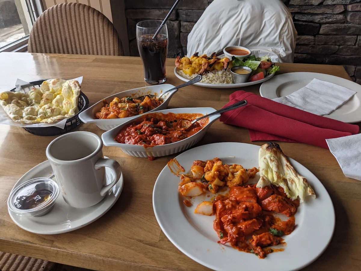 Garlic Naan Aloo Gobi Chicken Korma, Spice Hut Indian Cuisine.