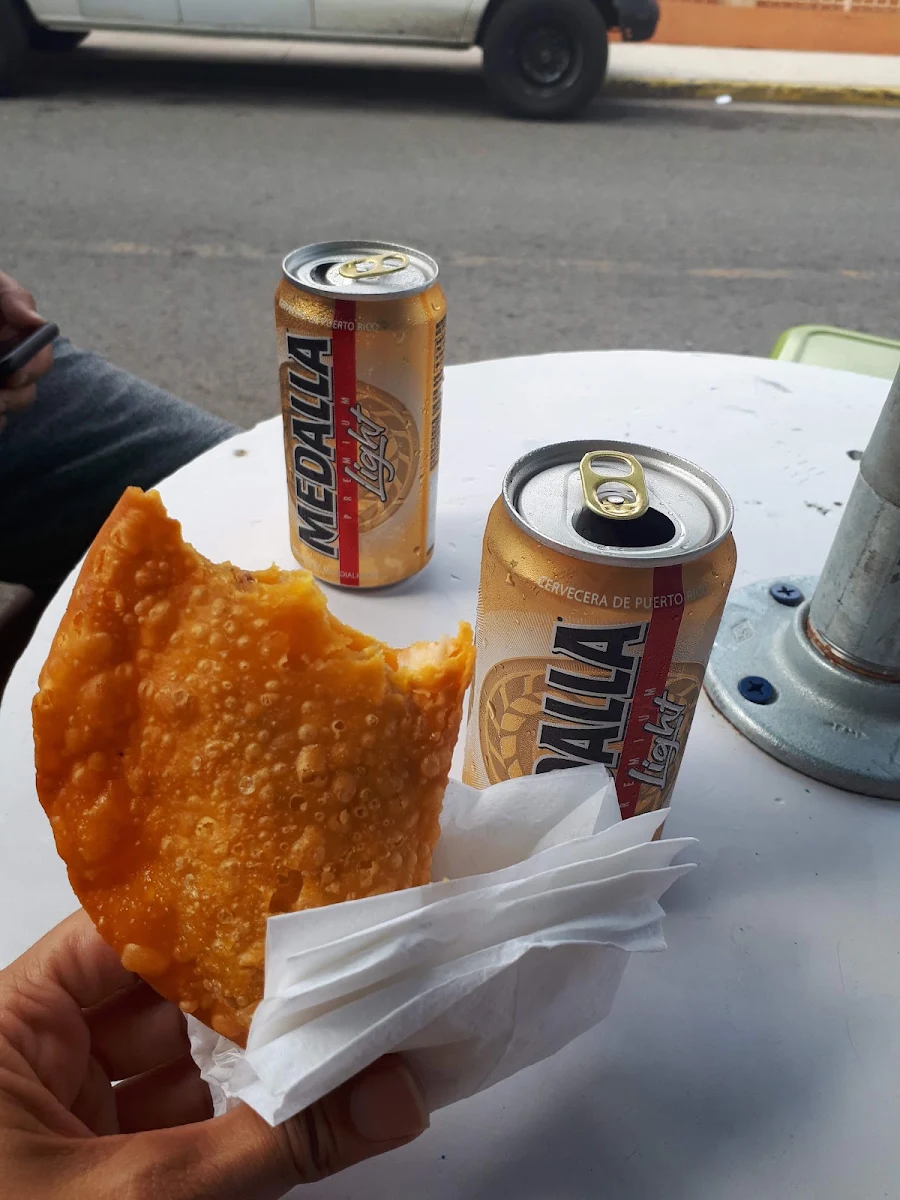 Empanadilla de Bistec Con Queso Blanco