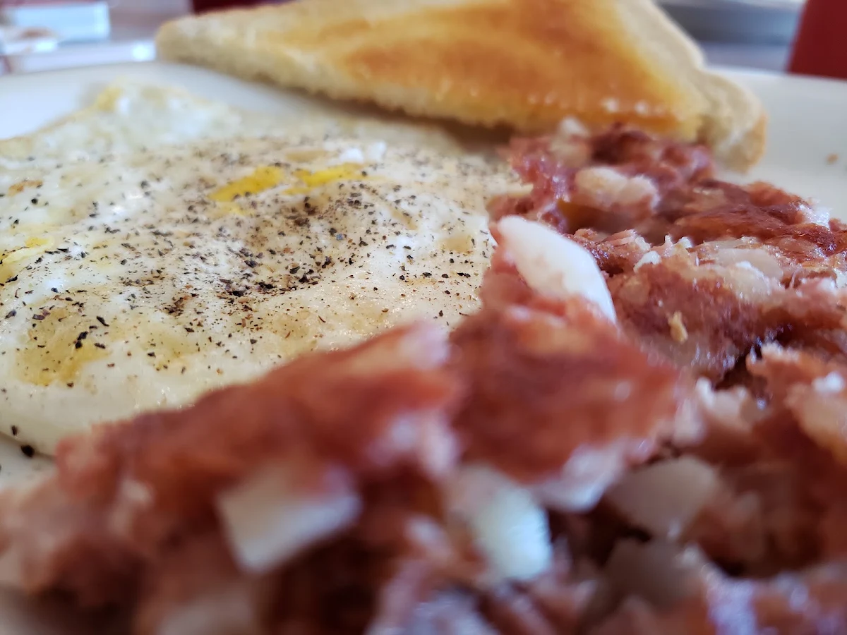 Corn Beef Hash Eggs & Toast