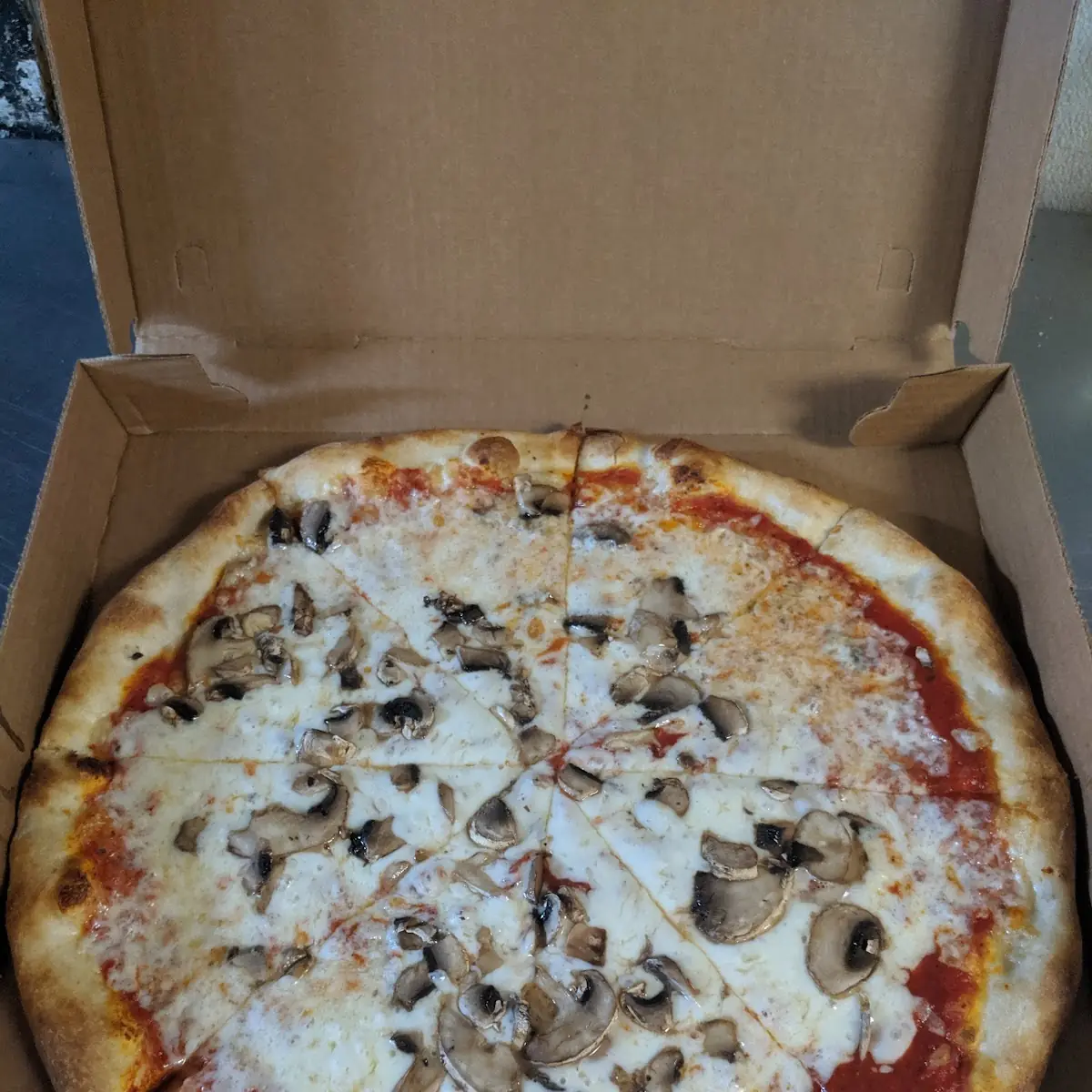 Cheesy Mushroom Pizza