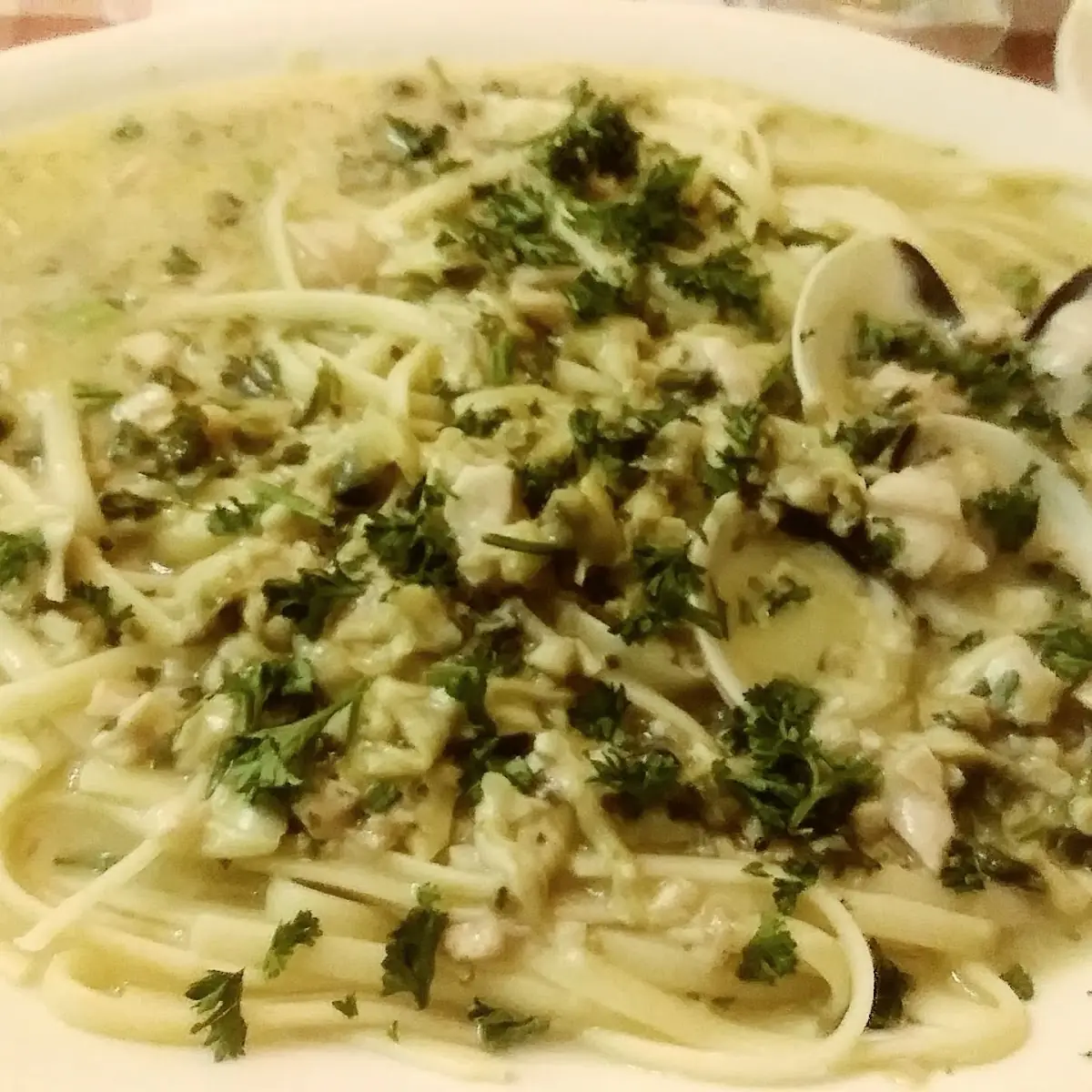 Linguine with White or Red Clam Sauce