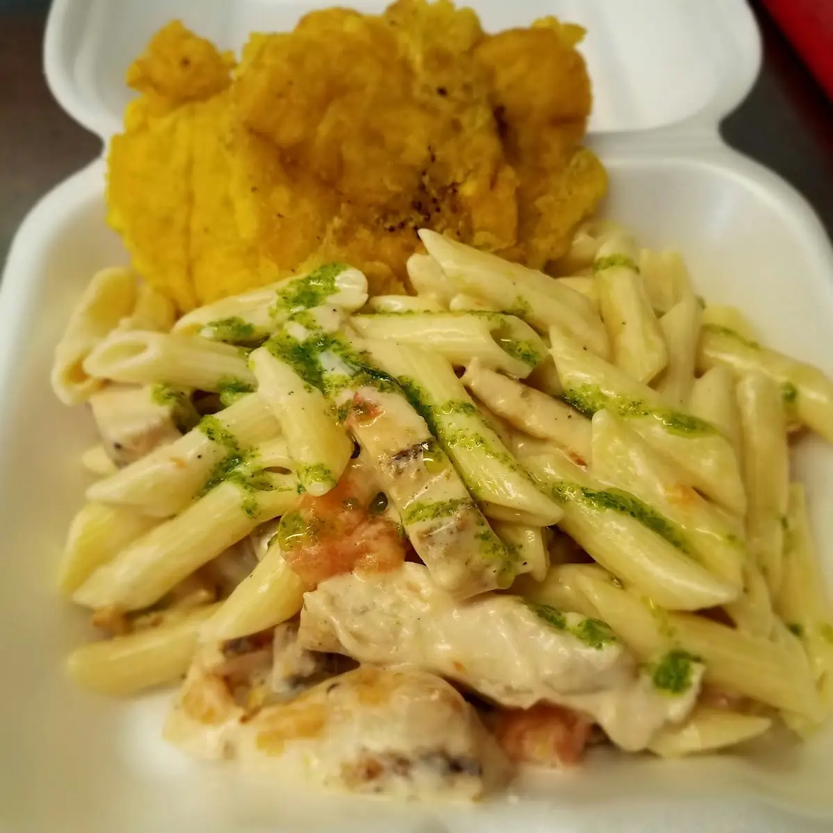 Pasta Con Pollo En Salsa Alfredo