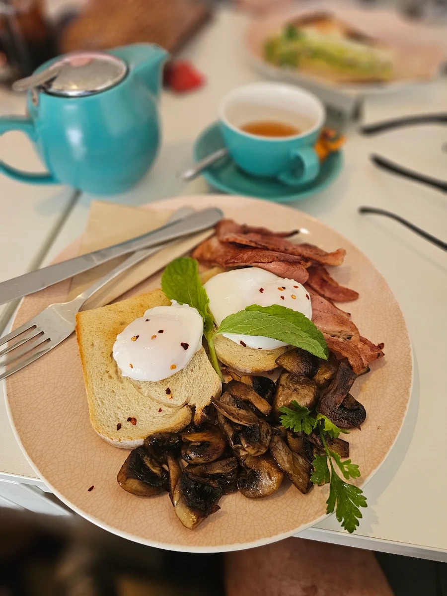 Standard Bacon & Eggs Breakfast with Mushrooms, Birdies Espresso