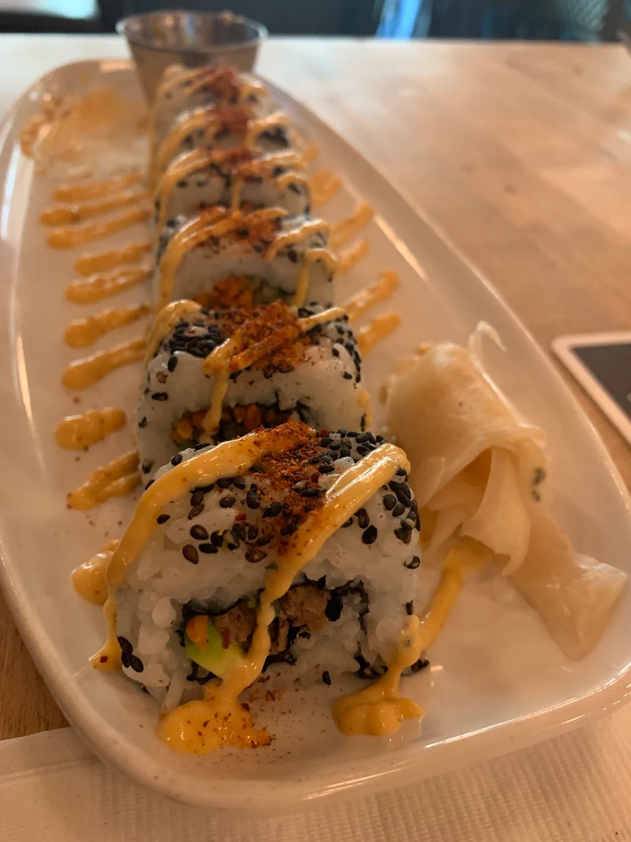 Berta Sushi Rolls, Central Social Hall