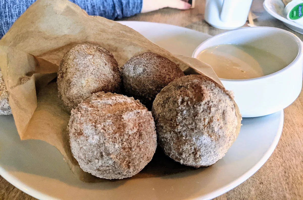 Donuts, Central Social Hall