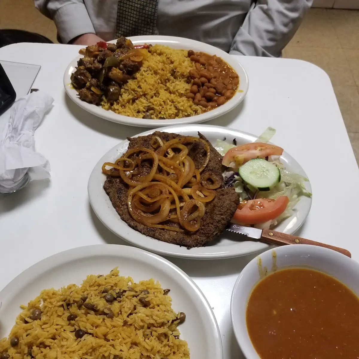 Arroz Amarillo and Bistec Encebollado