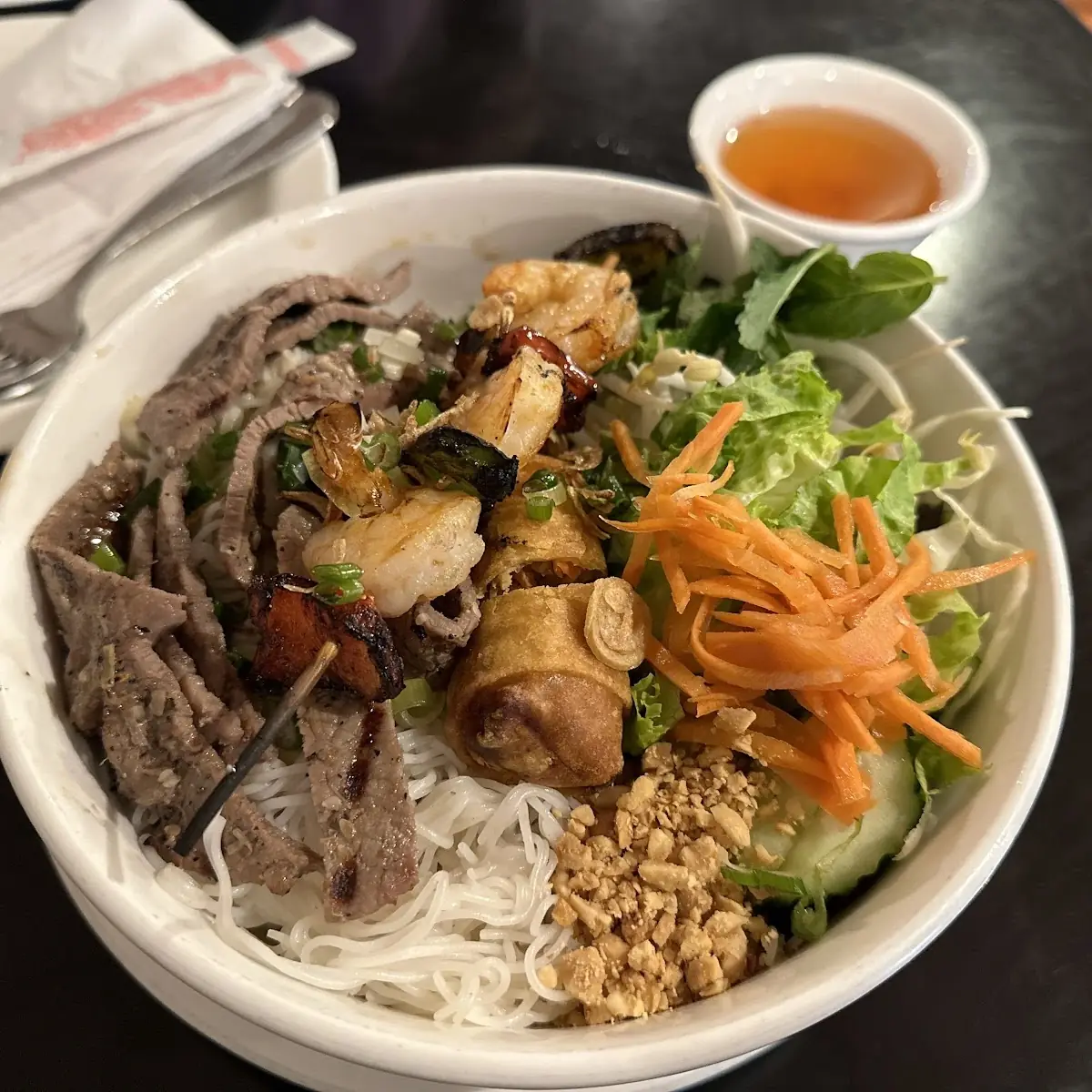 Salad Bowl with Grilled Shrimp