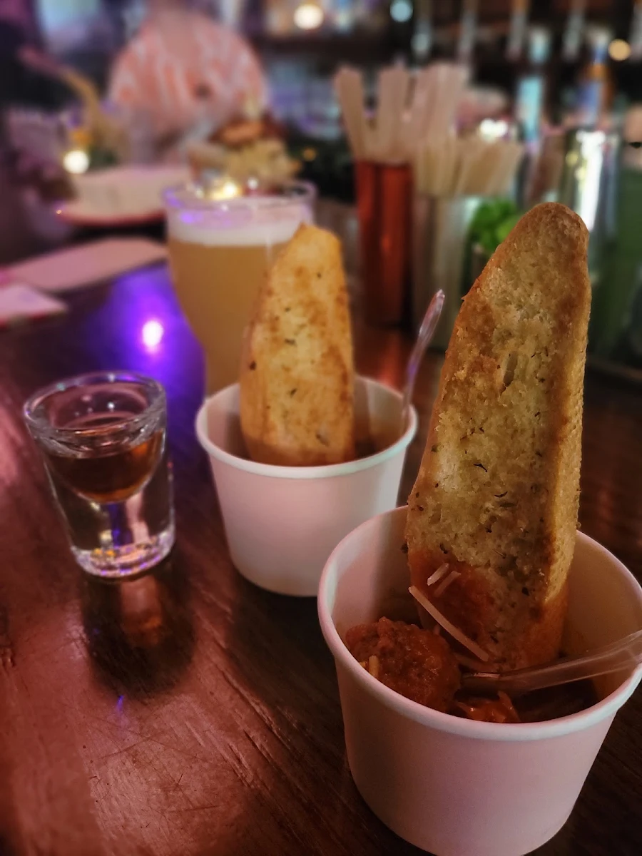 Meatballs & Garlic Bread