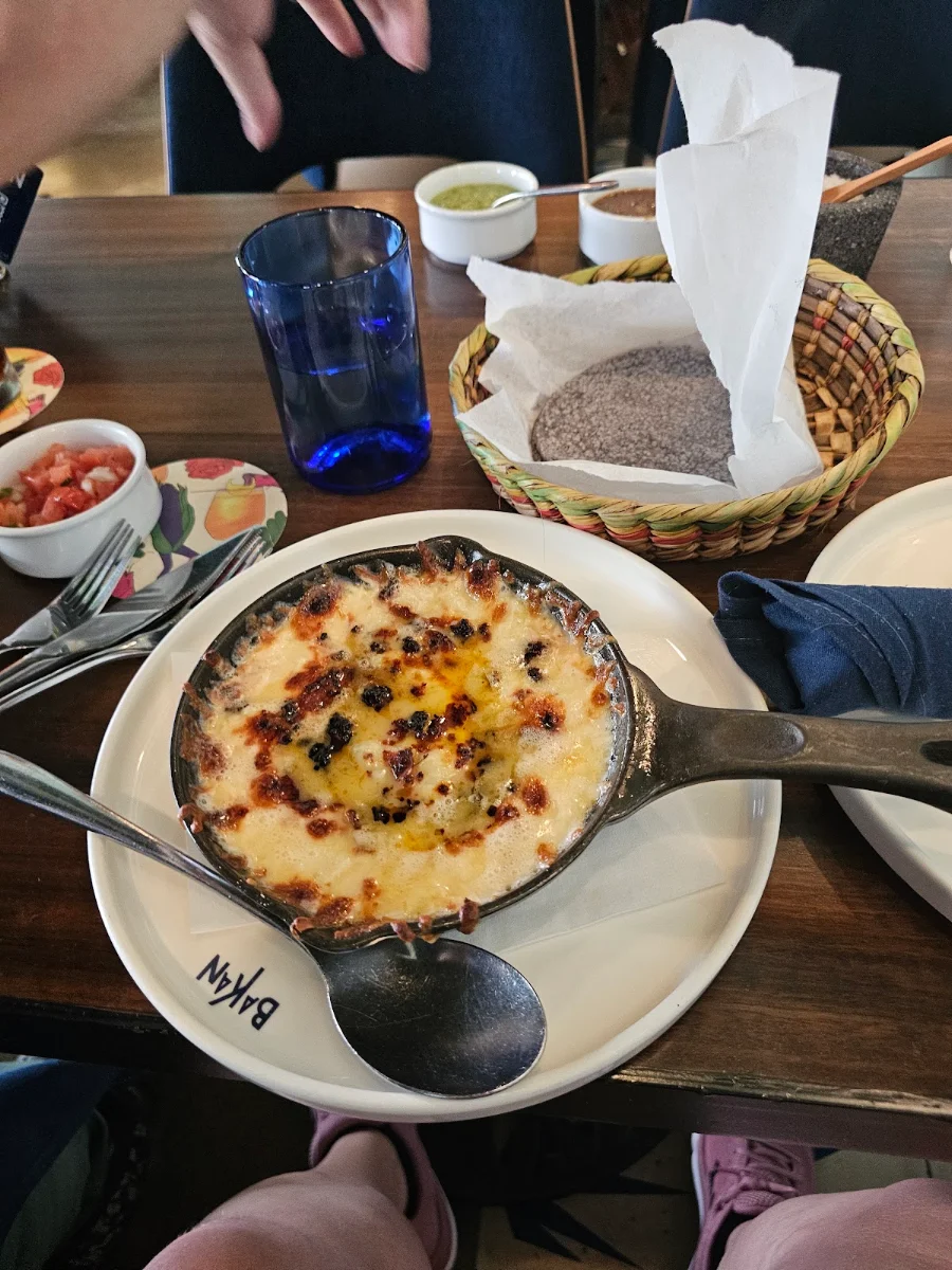 Queso Fundido Con Chorizo