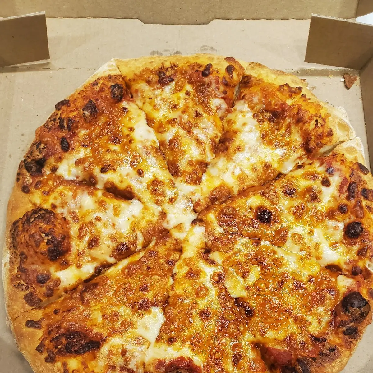 Hand Tossed Wisconsin 6 Cheese Pizza