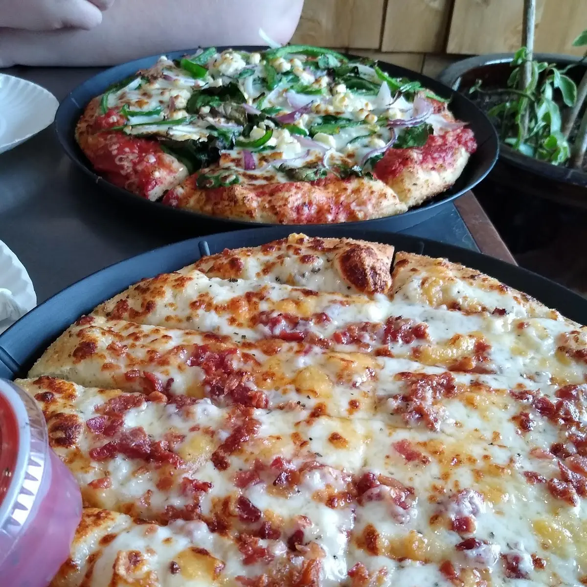 Mr McGregor Pizza Without Mushrooms and Cheese Bread with Bacon