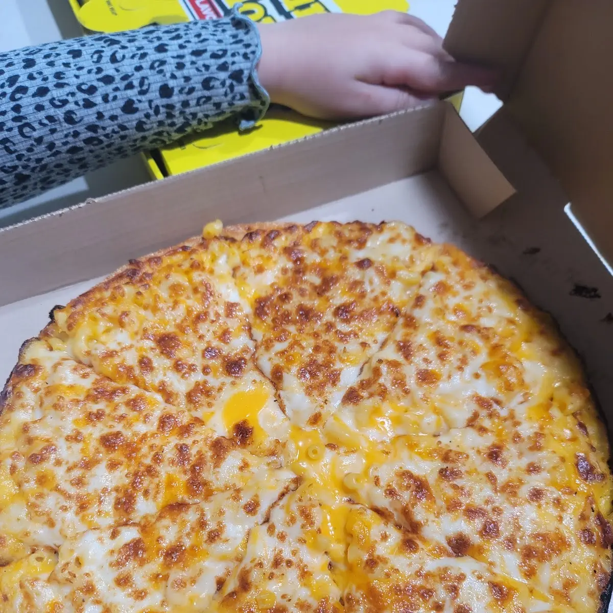 Mac and Cheese Pizza