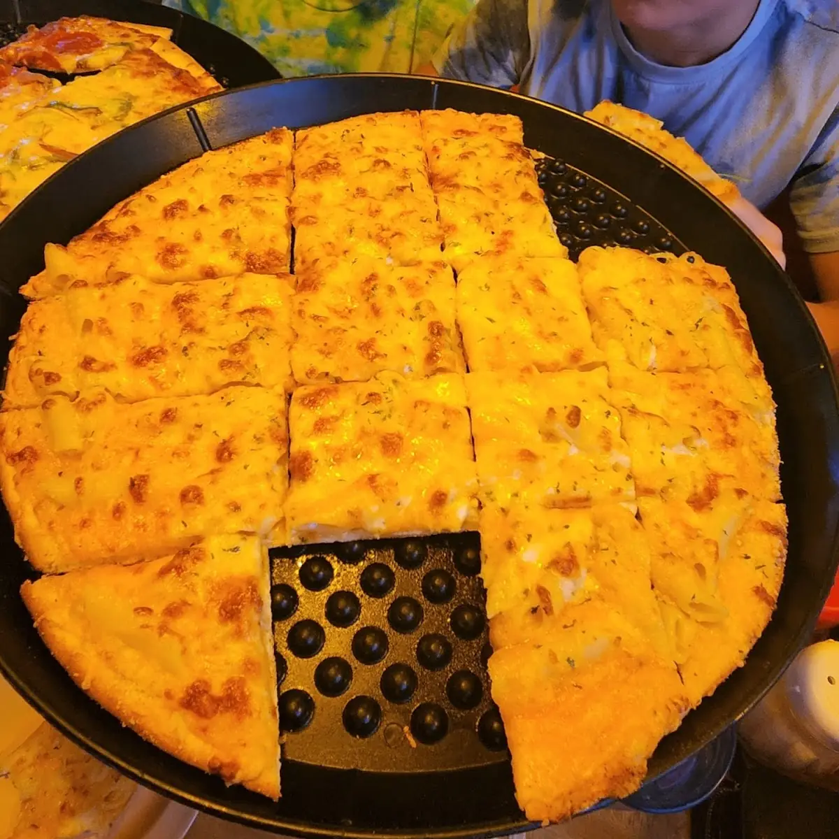 Mac and Cheese Pizza