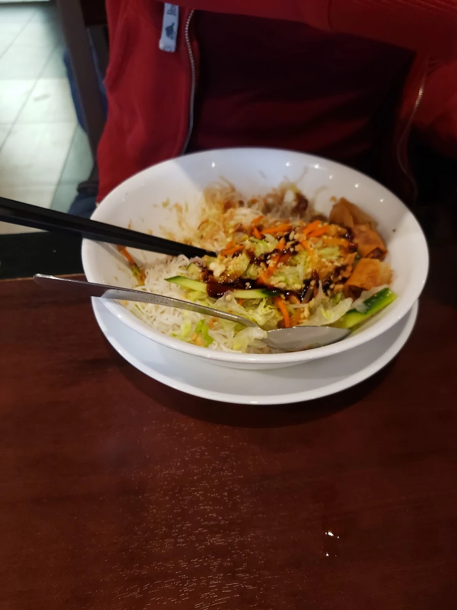 Chicken and Spring Roll Vermicelli Bowl, Pho Thuy Duong Restaurant
