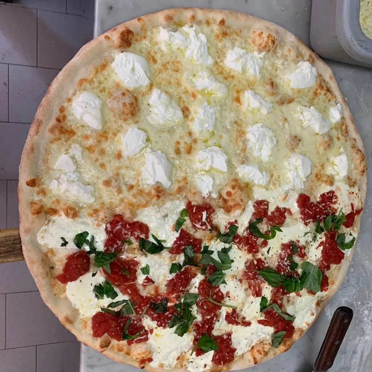 White Pizza - Medium 16"