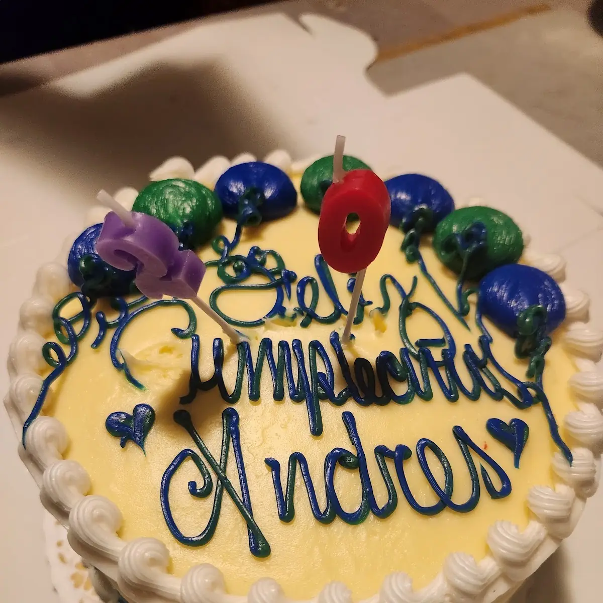 Birthday Cake Con Relleno de Crema de Queso