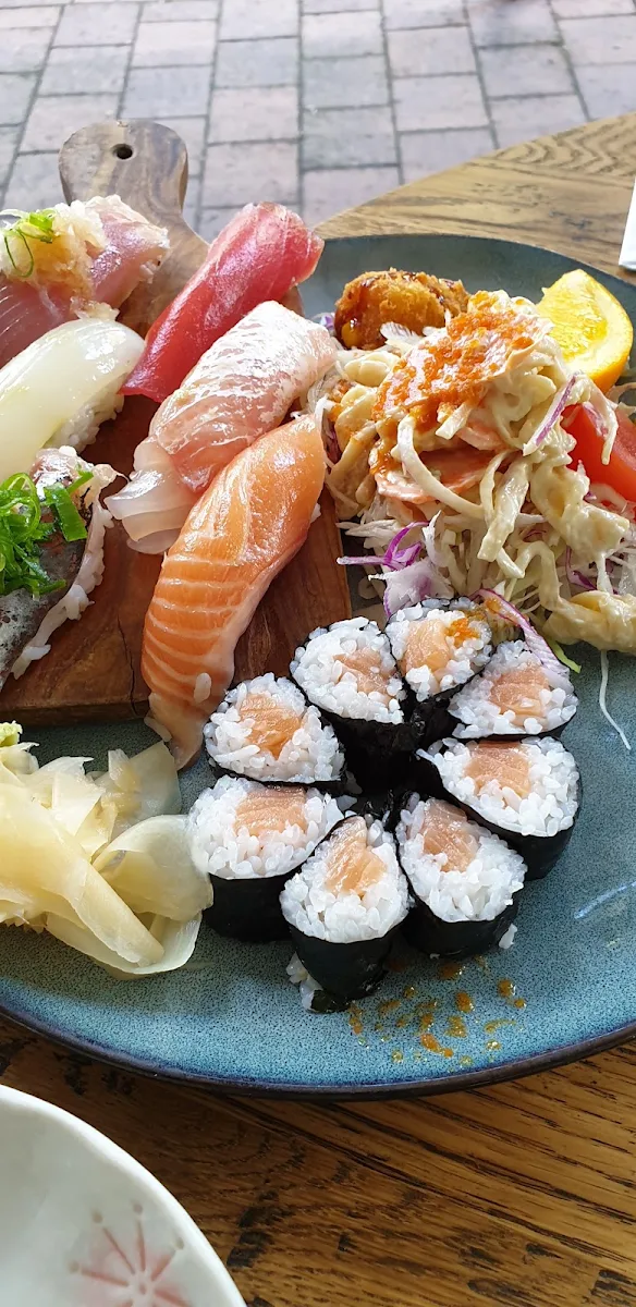 Sushi Lunch Special, Tobikiri