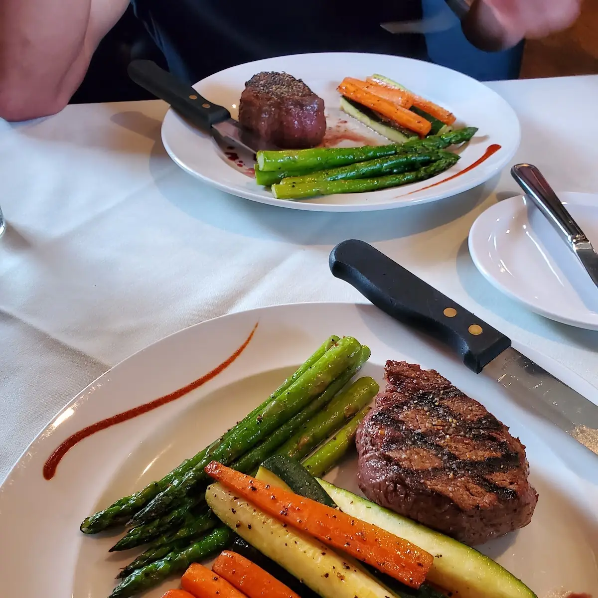8oz Filet Mignon Served with Garlic Mashed Potatoes and Seasoned Vegetables